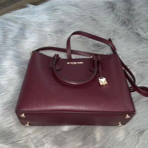 Michael Kors!! Like new medium size. Maroon color